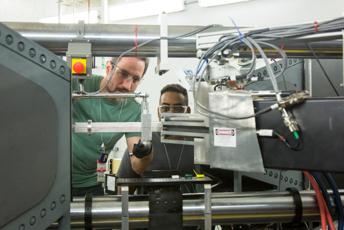 Prof. Adrian Brügger and Jumari Robinson working a beamline at Oak Ridge National Laboratory